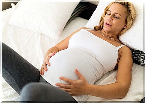 Labor contractions can be easily identified.