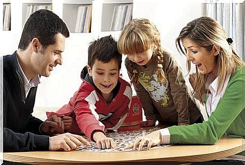 Family playing Lynx, one of the board games to improve attention.