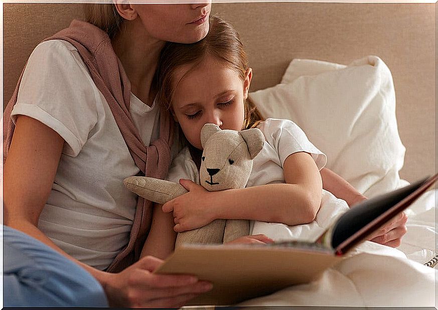 Mom tells her daughter bedtime stories.