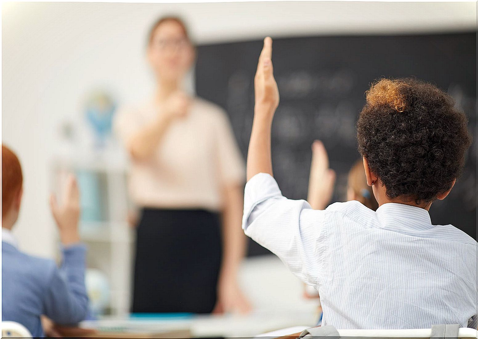 Teacher using some debate techniques with her students in class.