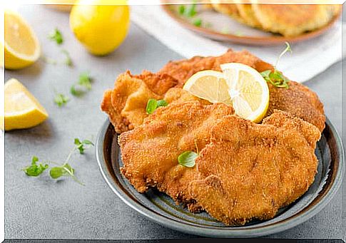 Chicken schnitzel is one of the most delicious 15-minute recipes you can find.