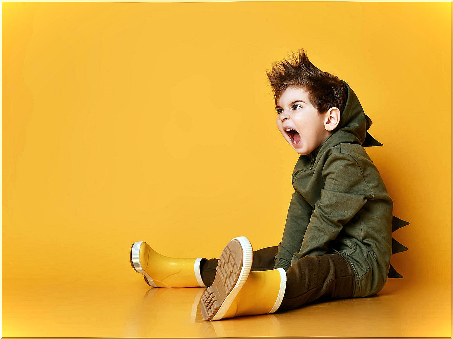 Boy screaming because his parents try to prevent him from insulting.