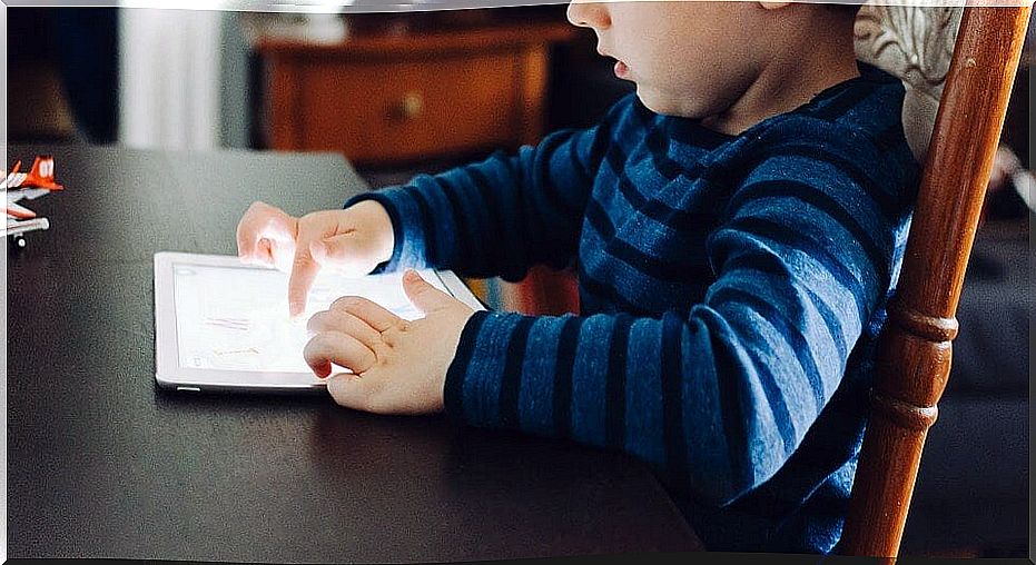 The answer to whether it is good for children to use tablets is in moderation.