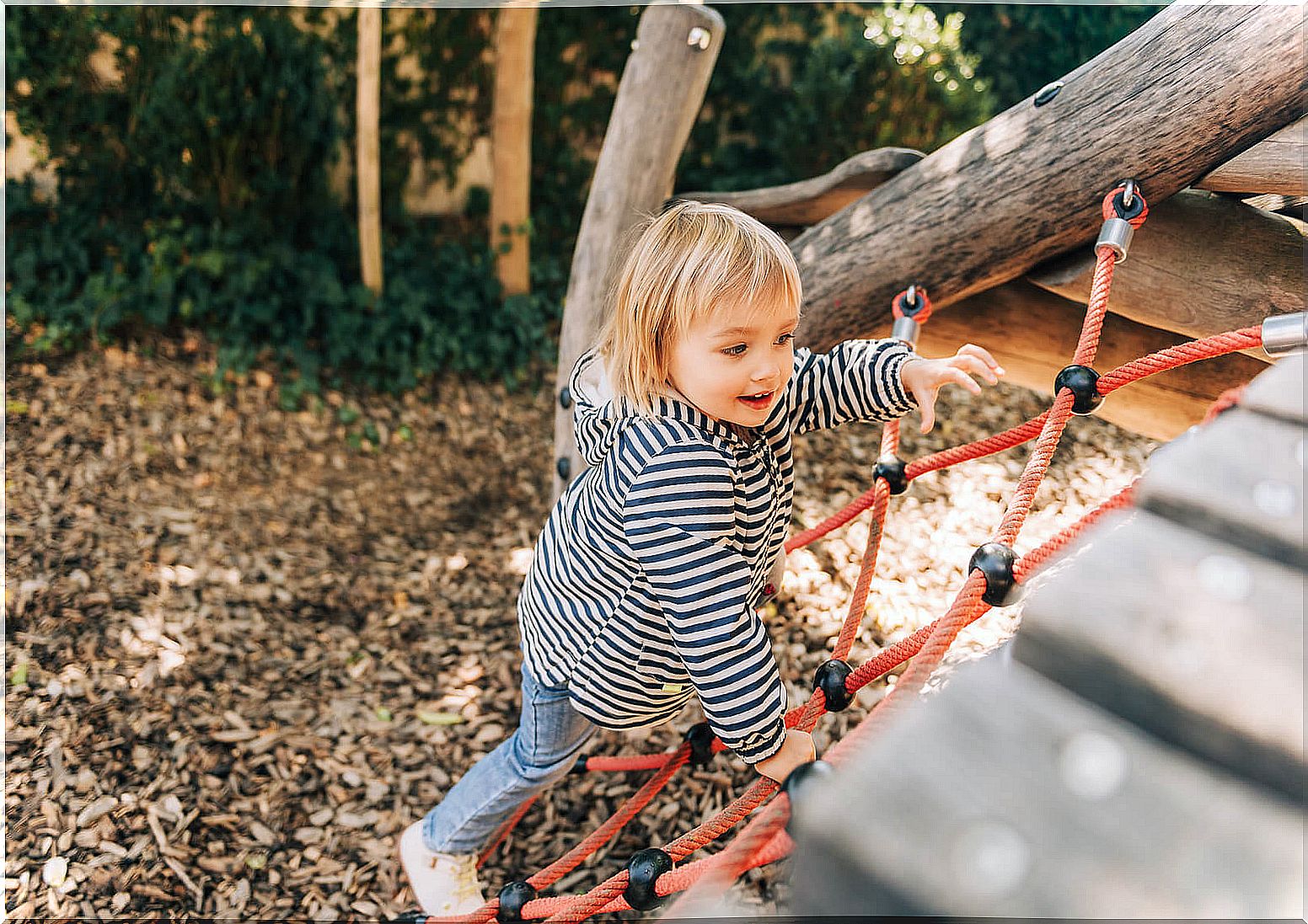 What is unstructured play?