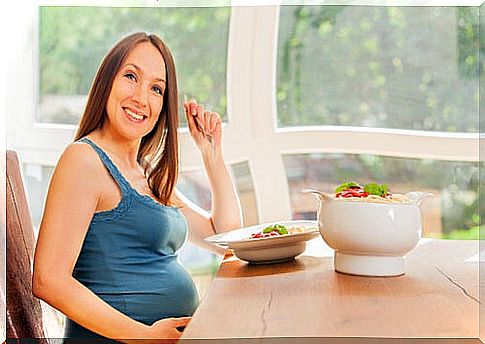 A good diet is recommended to prevent hair loss during pregnancy.